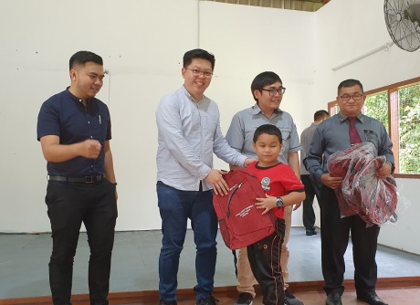 Sponsorship of School Bags to SJKC Chung Hua