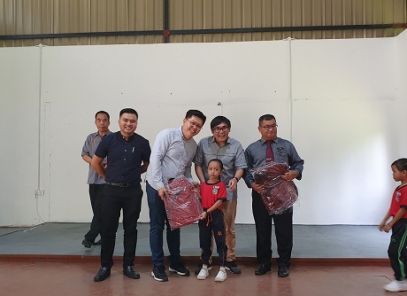 Sponsorship of School Bags to SJKC Chung Hua