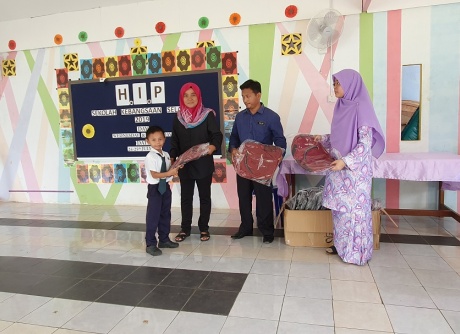 Sponsorship of School Bags to SK Selanjan