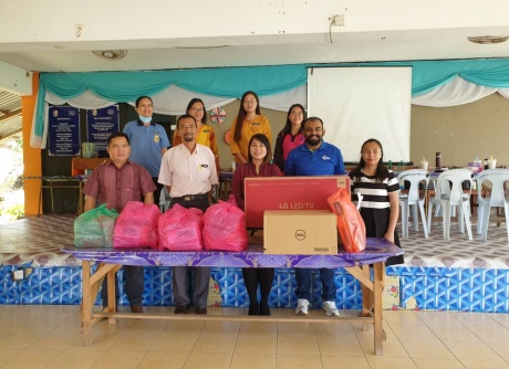 Sponsorship of School Equipment to SK Sg. Setiam, Bintulu