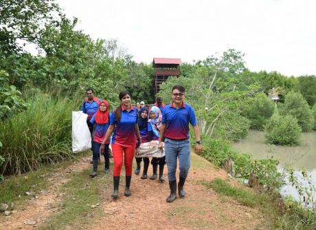 Mangrove Cleaning in Kuala Selangor