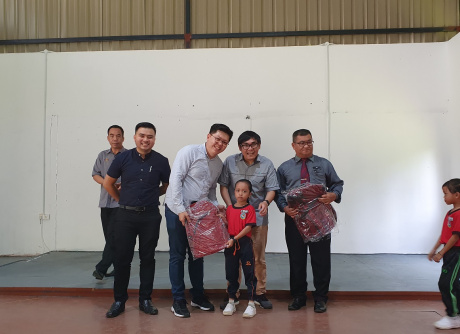 Sponsorship of School Bags_SJK(C) Chung Hua Bangkong
