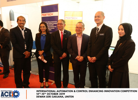 The VVIP at PESTECH's booth
